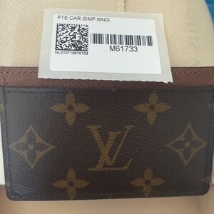 New in box - Luis Vuitton Armagnac (brown) Monogram card holder